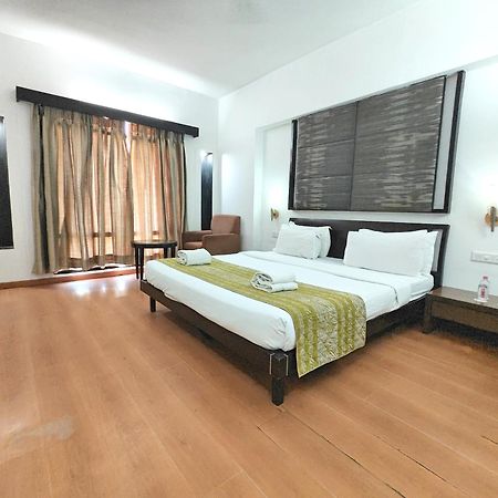 The Sky Imperial, Gandhinagar Hotel ภายนอก รูปภาพ