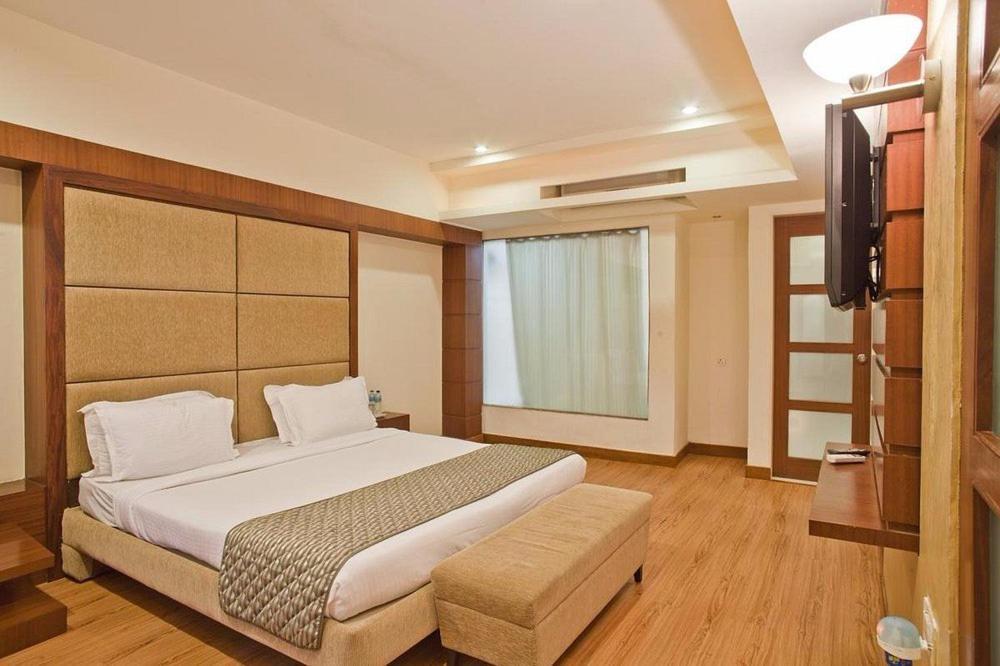 The Sky Imperial, Gandhinagar Hotel ภายนอก รูปภาพ