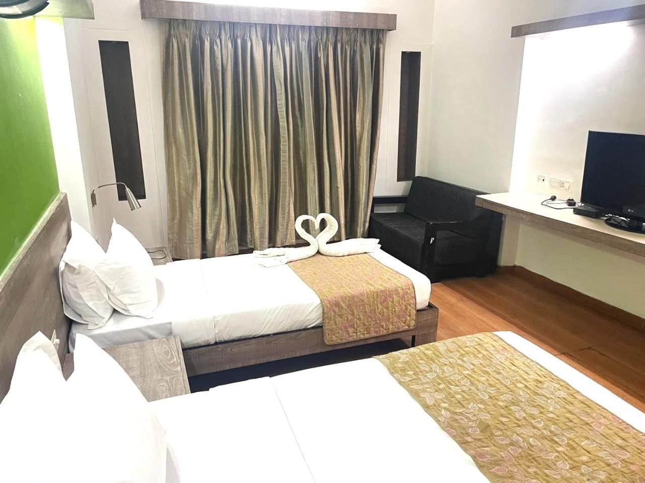 The Sky Imperial, Gandhinagar Hotel ภายนอก รูปภาพ