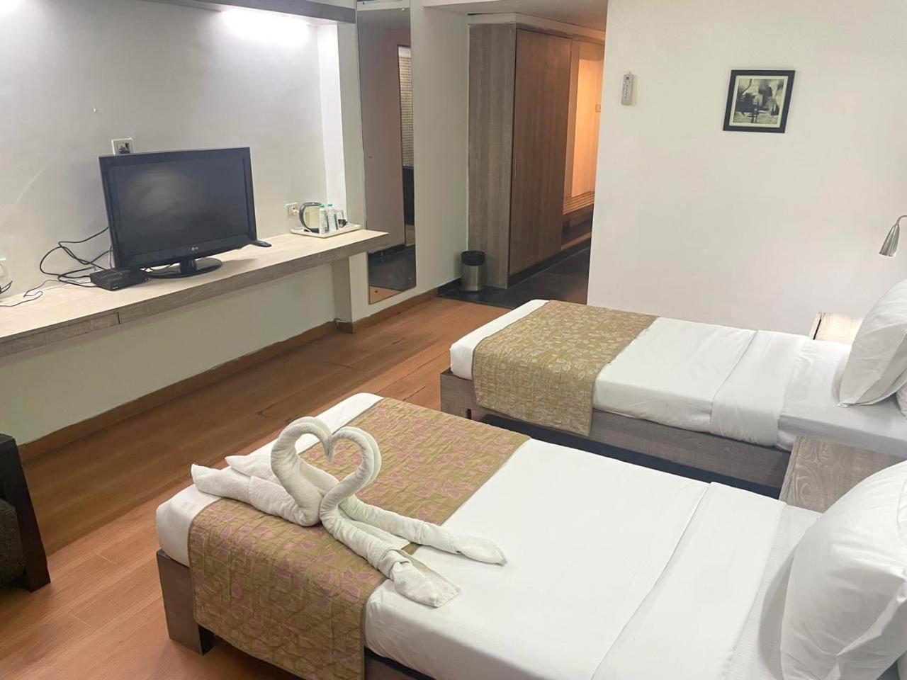 The Sky Imperial, Gandhinagar Hotel ภายนอก รูปภาพ