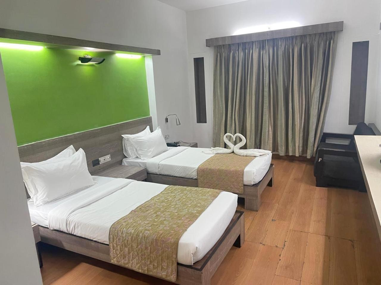 The Sky Imperial, Gandhinagar Hotel ภายนอก รูปภาพ