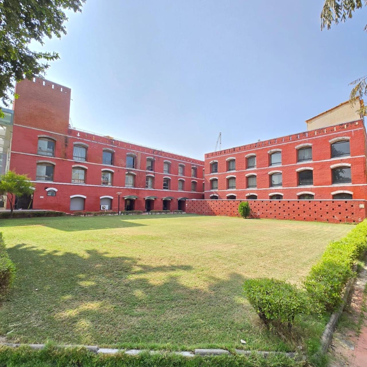 The Sky Imperial, Gandhinagar Hotel ภายนอก รูปภาพ