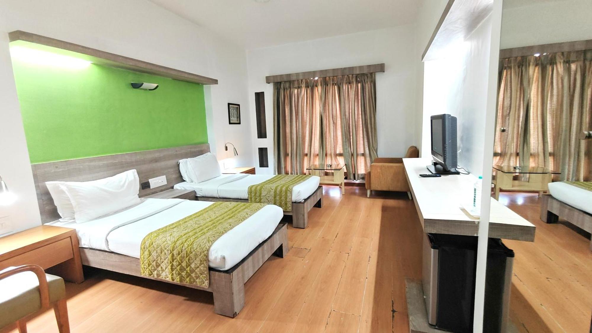 The Sky Imperial, Gandhinagar Hotel ภายนอก รูปภาพ