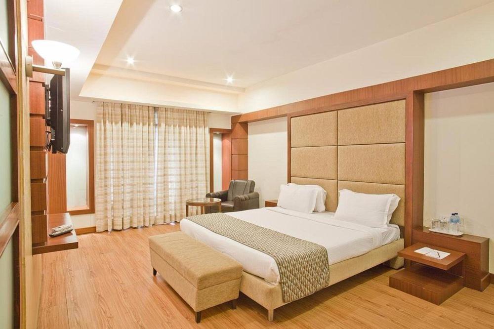 The Sky Imperial, Gandhinagar Hotel ภายนอก รูปภาพ