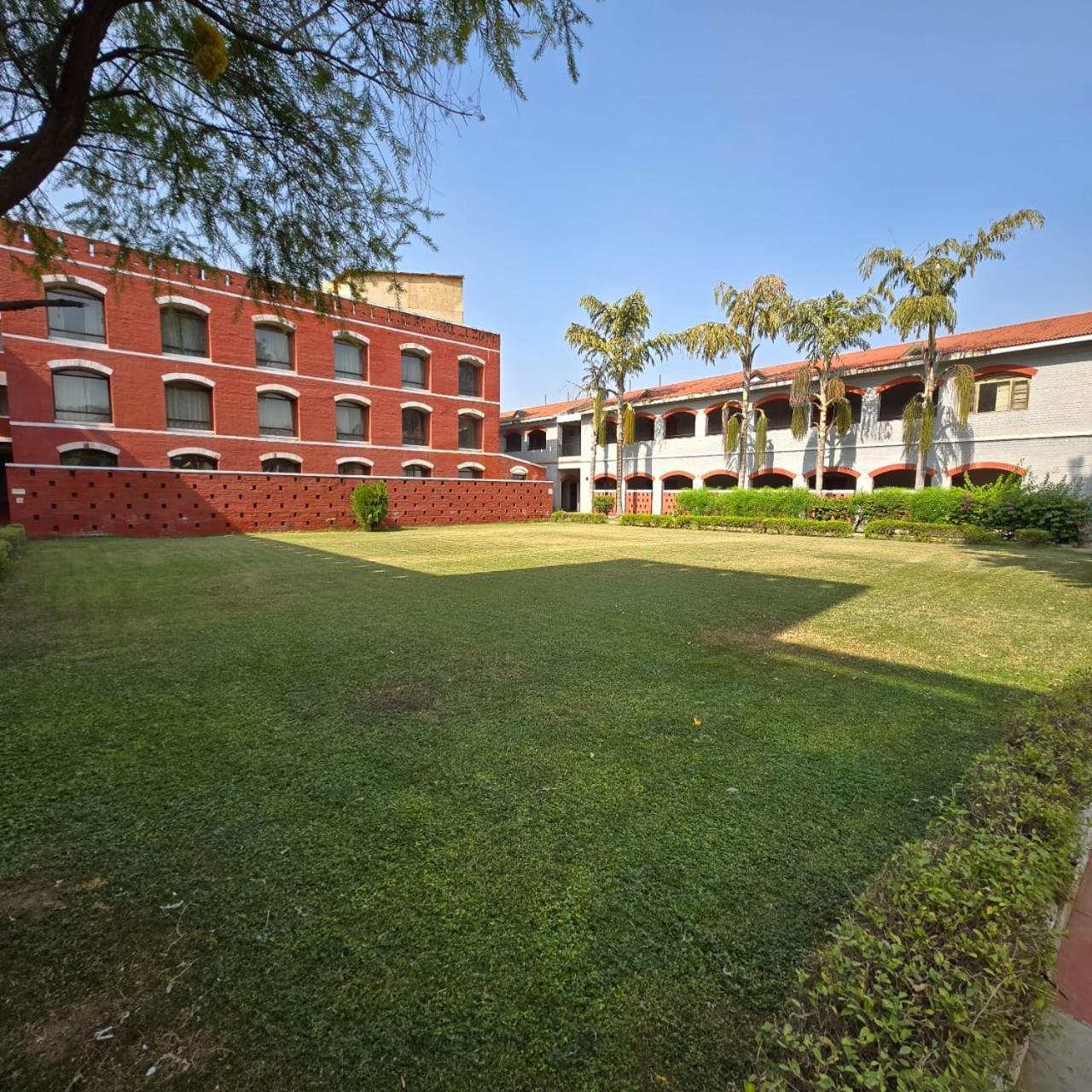The Sky Imperial, Gandhinagar Hotel ภายนอก รูปภาพ