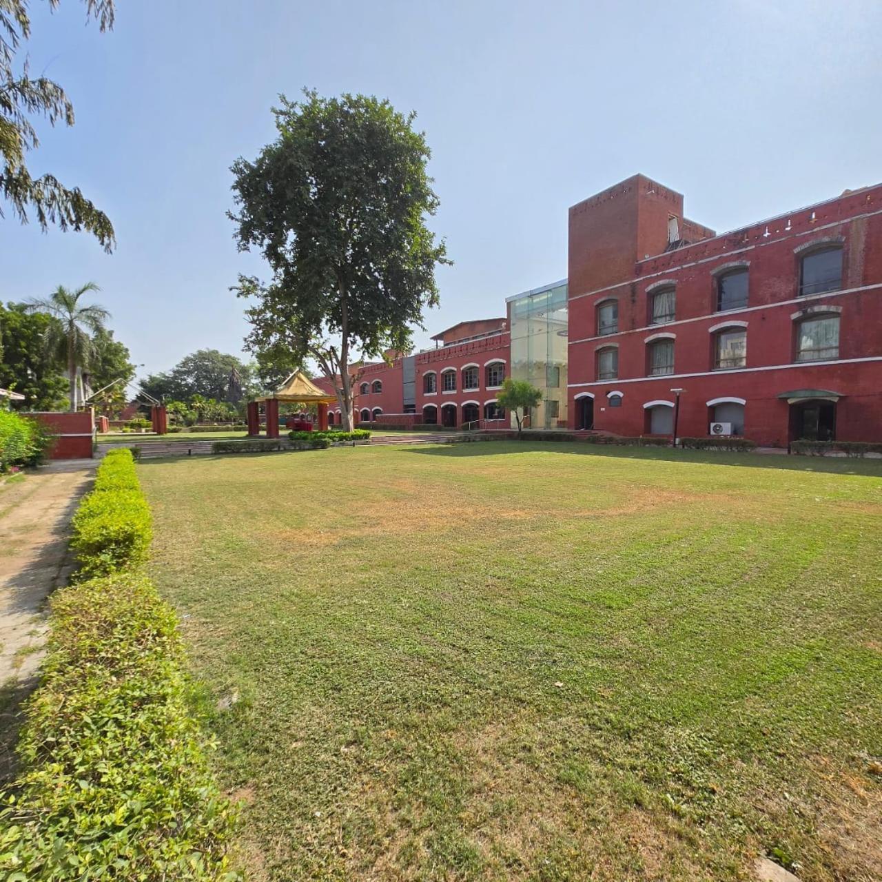 The Sky Imperial, Gandhinagar Hotel ภายนอก รูปภาพ