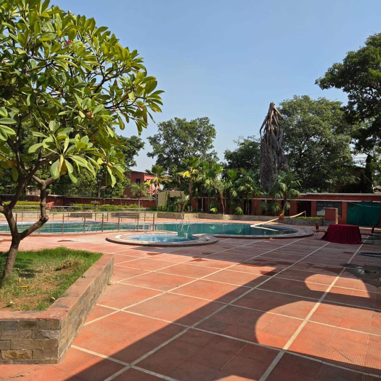 The Sky Imperial, Gandhinagar Hotel ภายนอก รูปภาพ