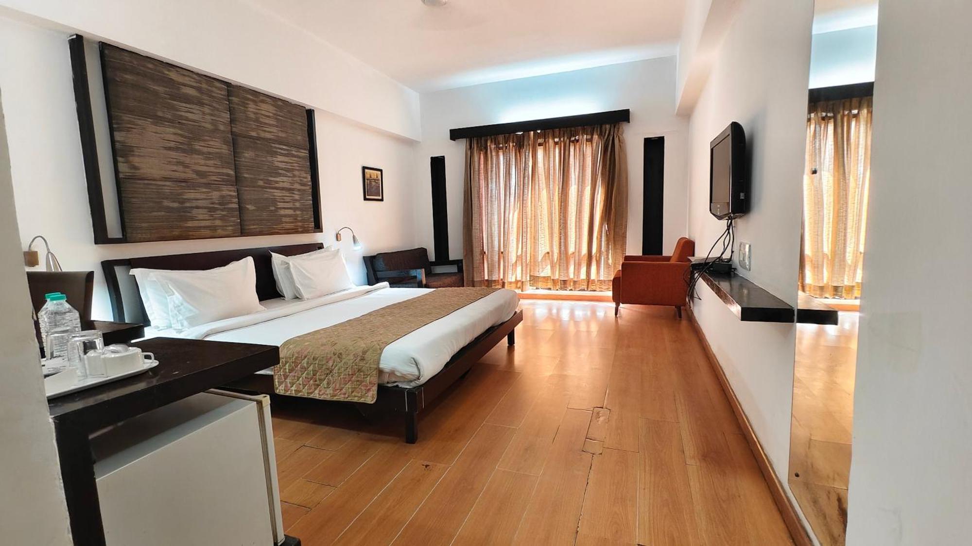 The Sky Imperial, Gandhinagar Hotel ภายนอก รูปภาพ