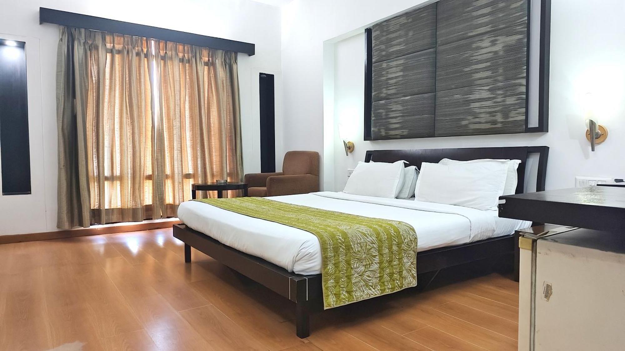 The Sky Imperial, Gandhinagar Hotel ภายนอก รูปภาพ