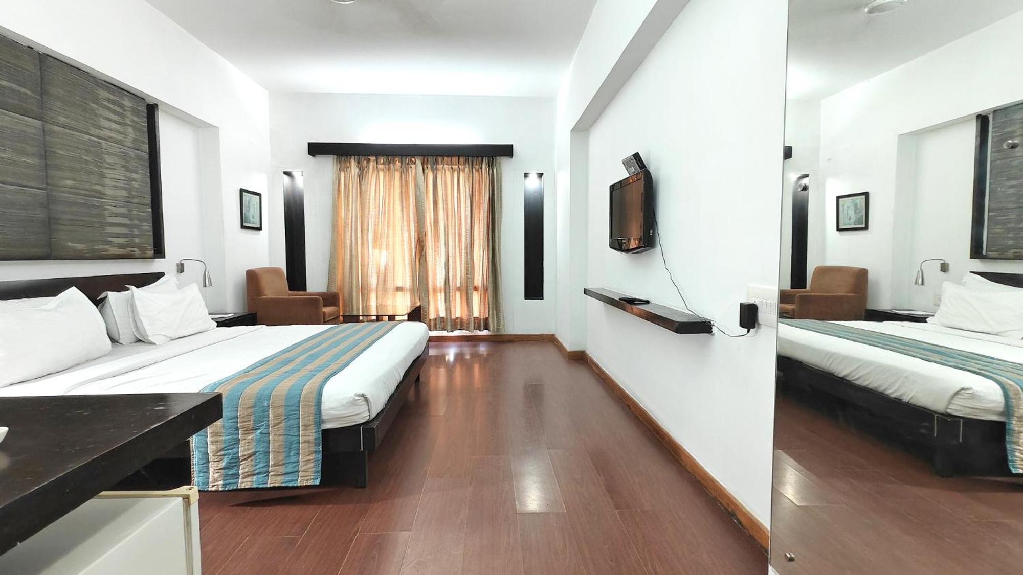 The Sky Imperial, Gandhinagar Hotel ภายนอก รูปภาพ