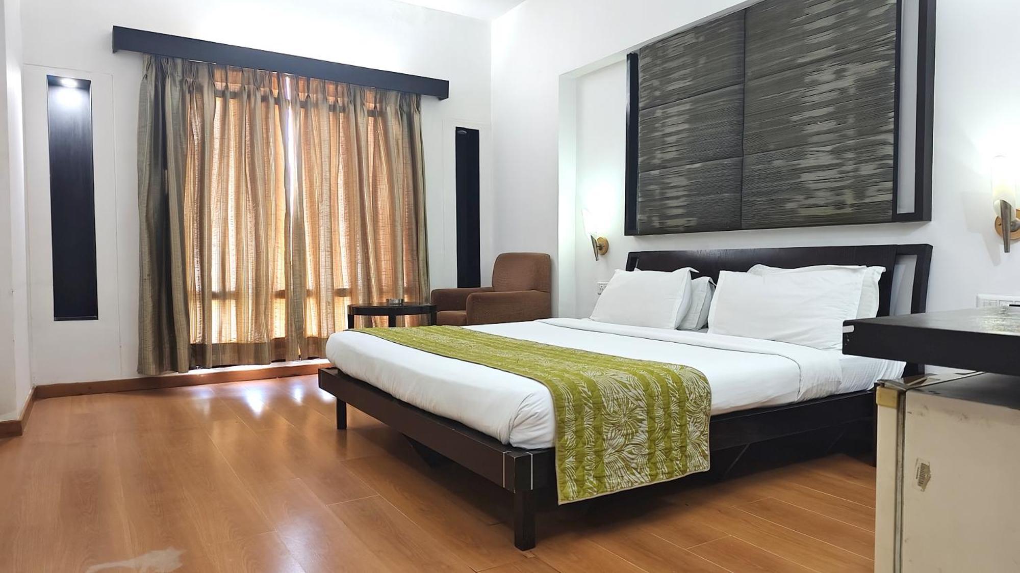 The Sky Imperial, Gandhinagar Hotel ภายนอก รูปภาพ