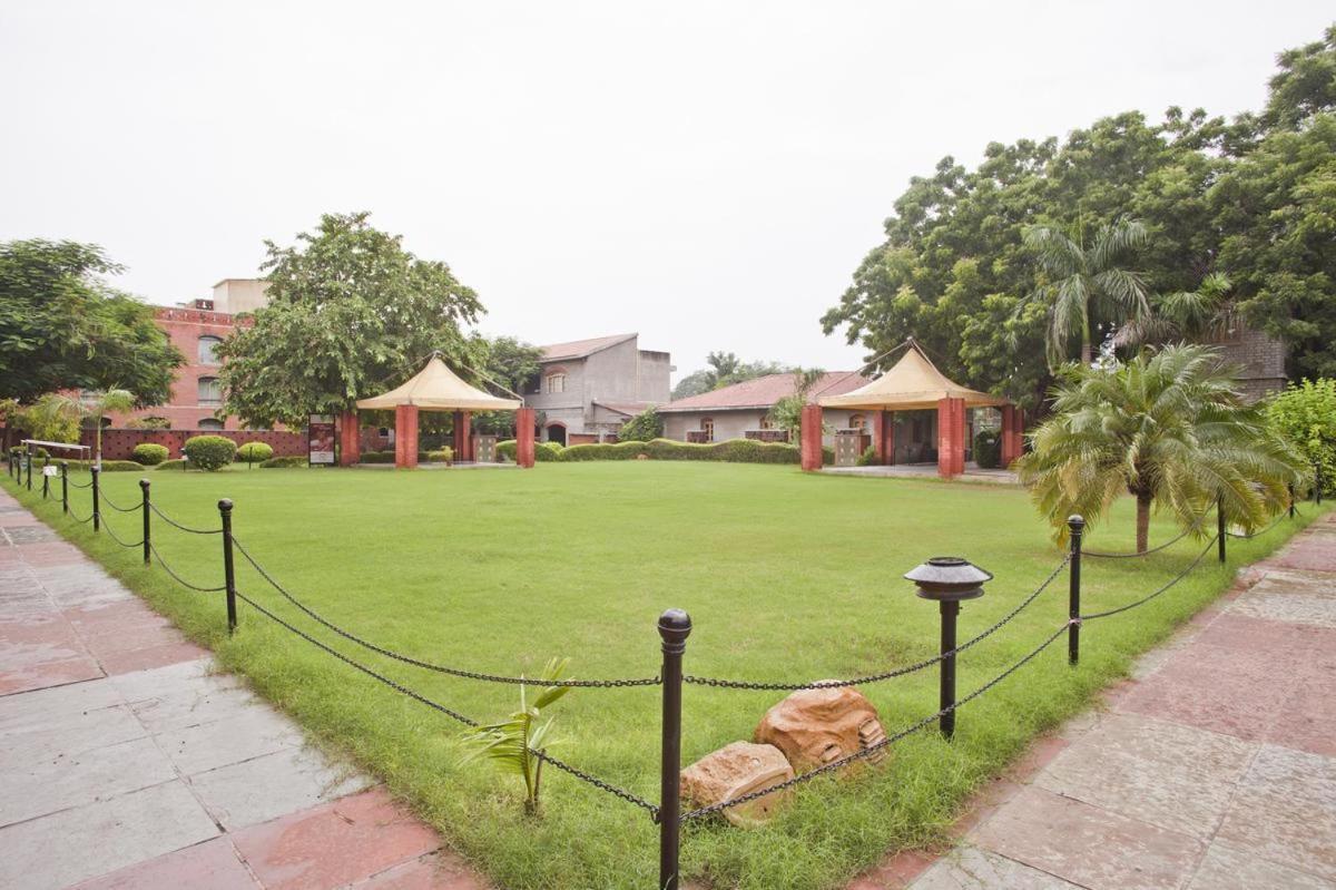 The Sky Imperial, Gandhinagar Hotel ภายนอก รูปภาพ