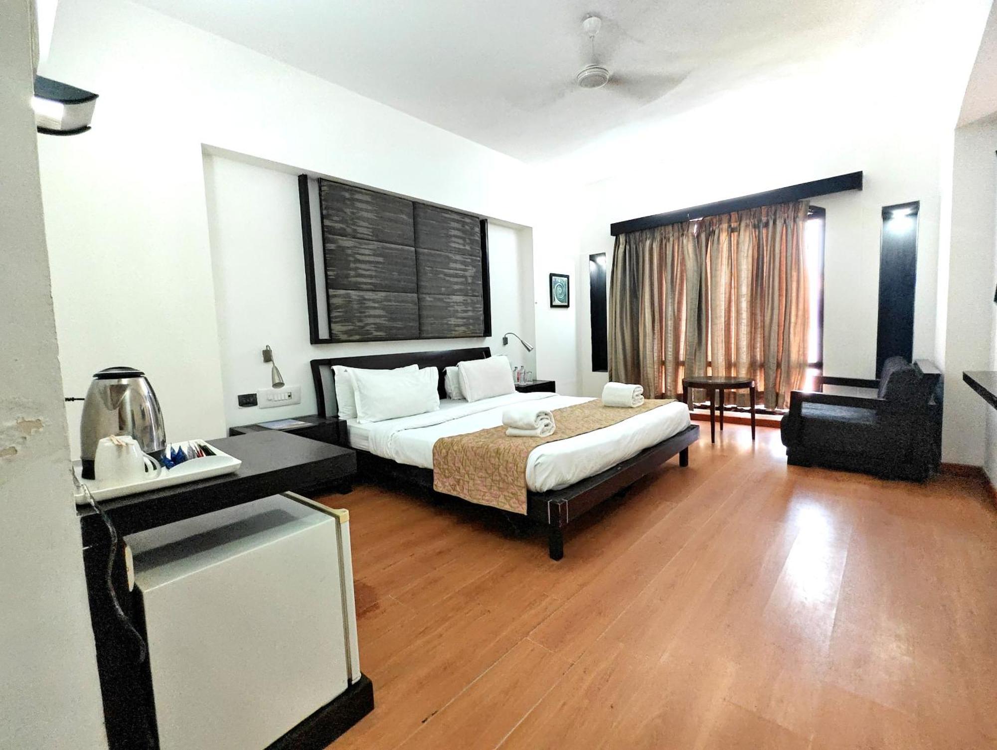 The Sky Imperial, Gandhinagar Hotel ภายนอก รูปภาพ