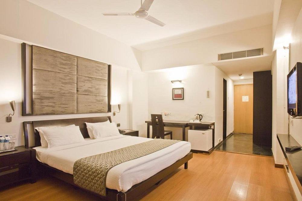 The Sky Imperial, Gandhinagar Hotel ภายนอก รูปภาพ